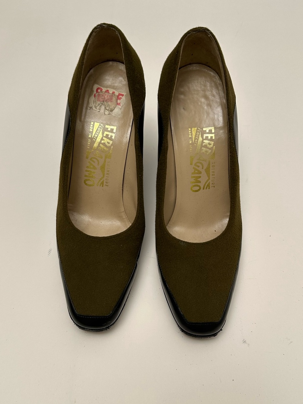 Vintage Salvatore Ferragamo Olive Suede Square Toe Block Heel Pumps Italy 8B